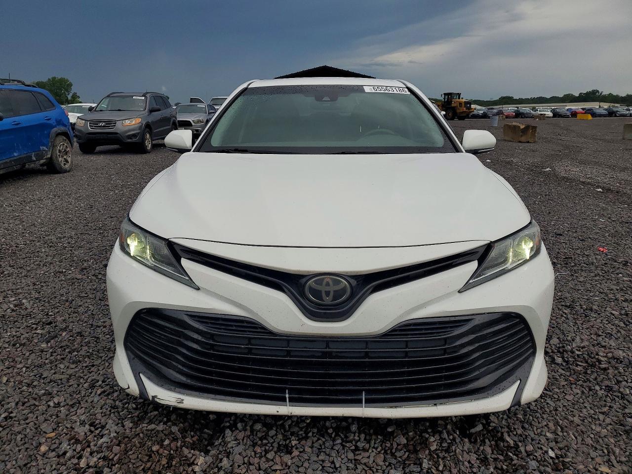2018 Toyota Camry Le - zdjęcie 5