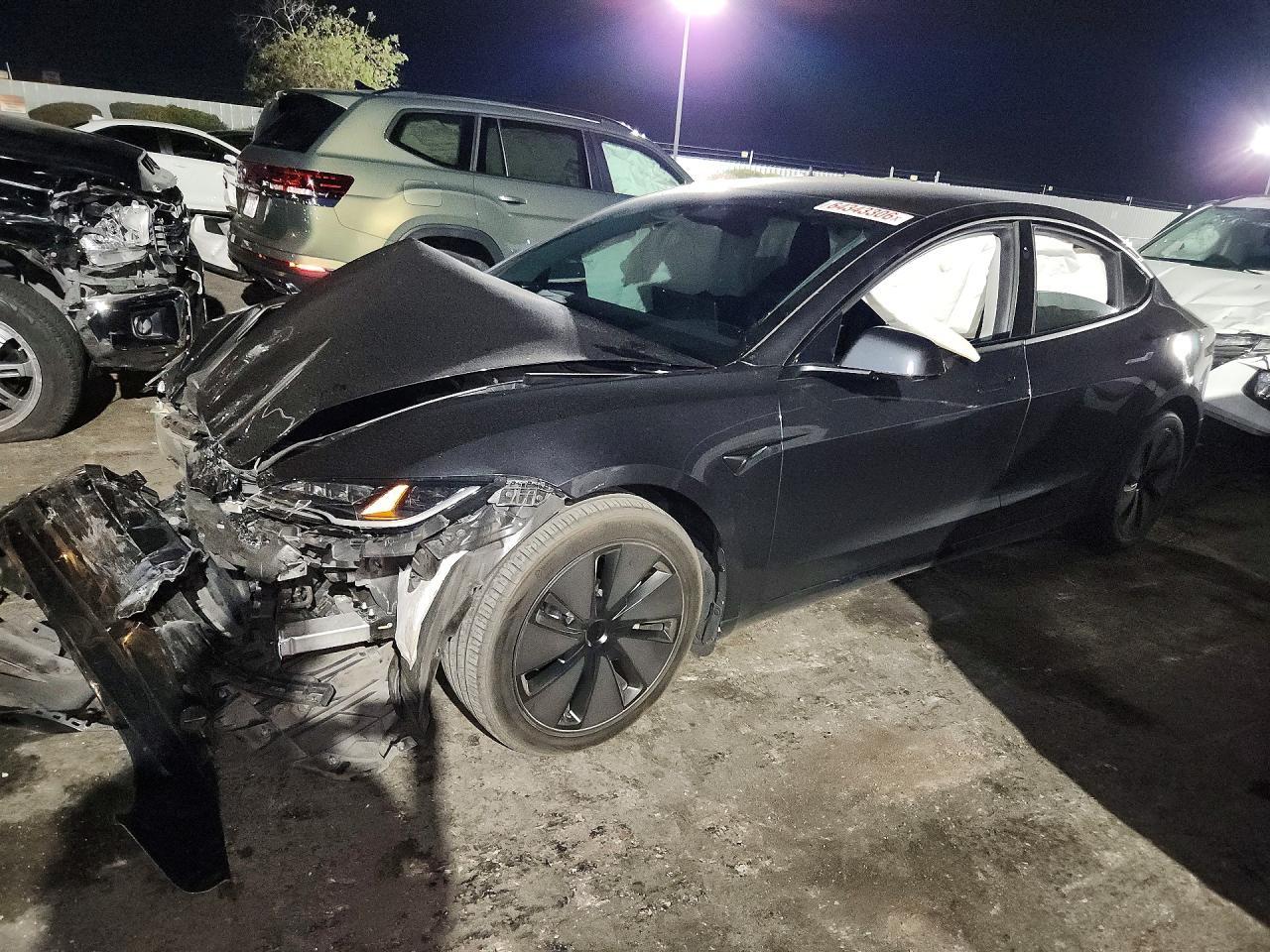 2024 Tesla Model 3 - zdjęcie główne