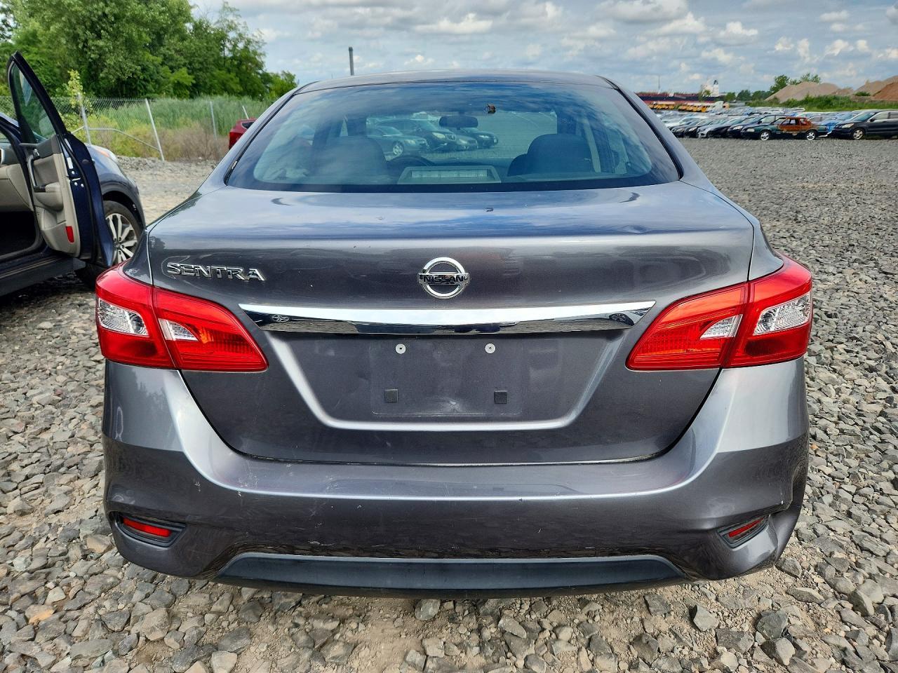 2019 Nissan Sentra S - zdjęcie 6