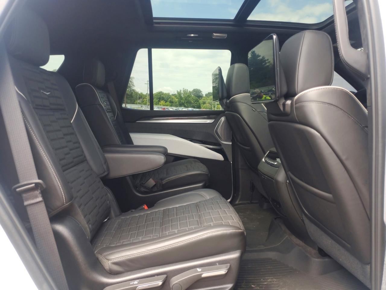 2025 Cadillac Escalade V - zdjęcie 11