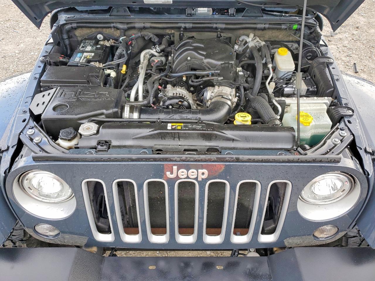 2017 Jeep Wrangler Unlimited Sahara - zdjęcie 12