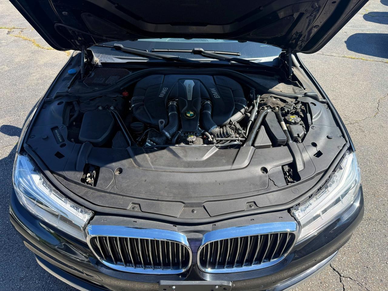 2018 BMW 750 Xi - zdjęcie 10