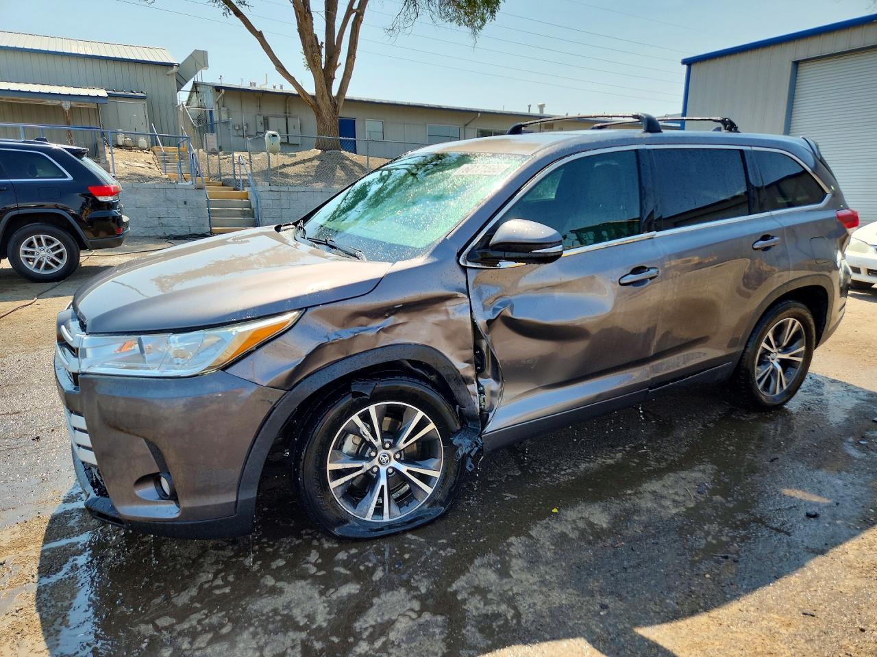 2017 Toyota Highlander Le Plus - zdjęcie główne