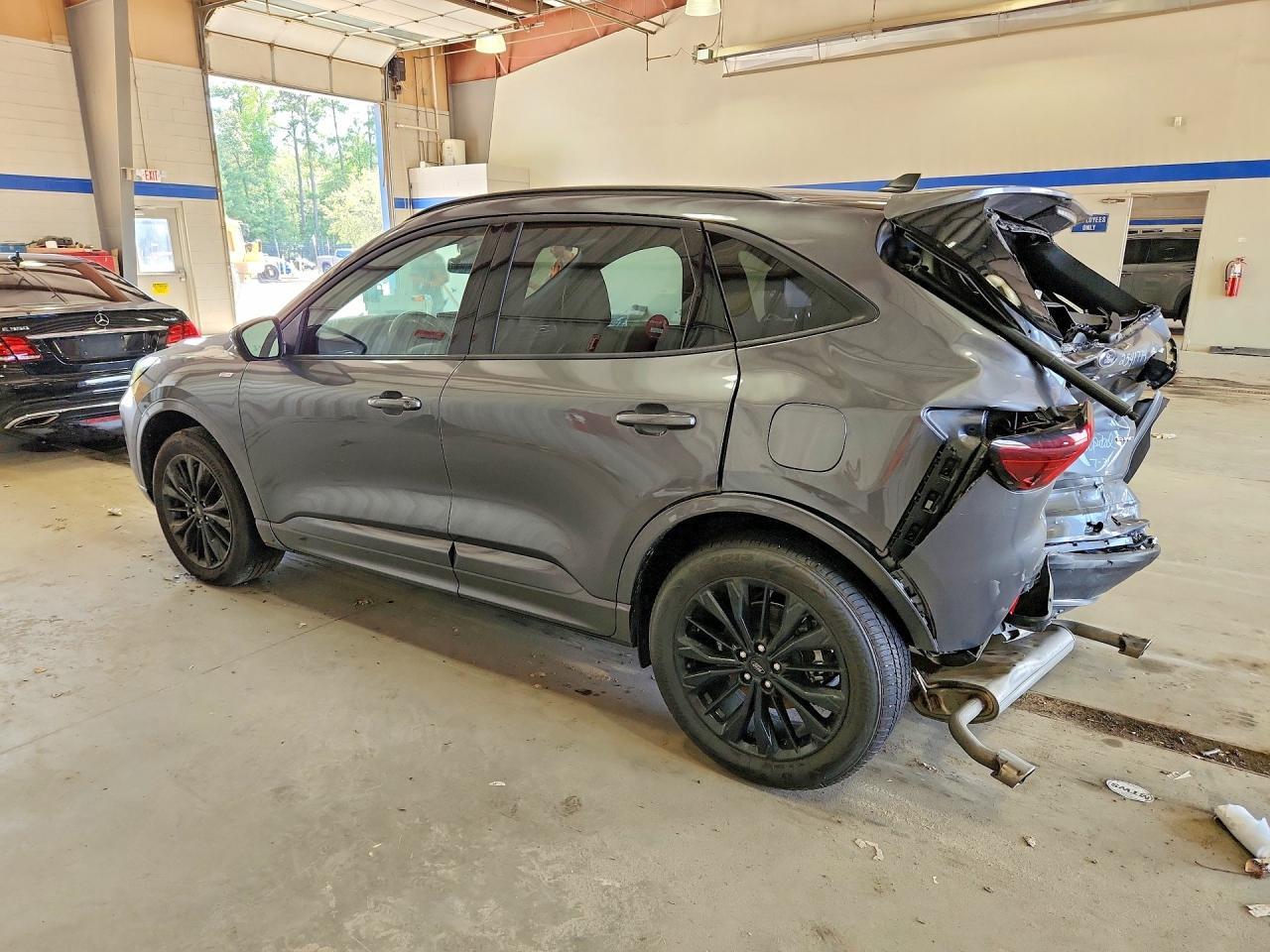 2025 Ford Escape St Line Elite - zdjęcie 2