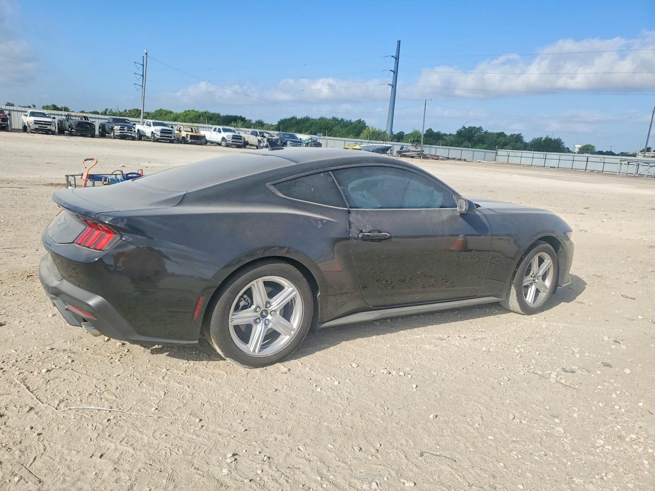 2026 Ford Mustang - zdjęcie 3