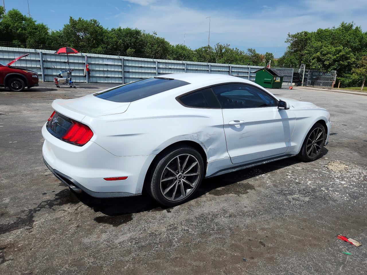 2018 Ford Mustang - zdjęcie 3