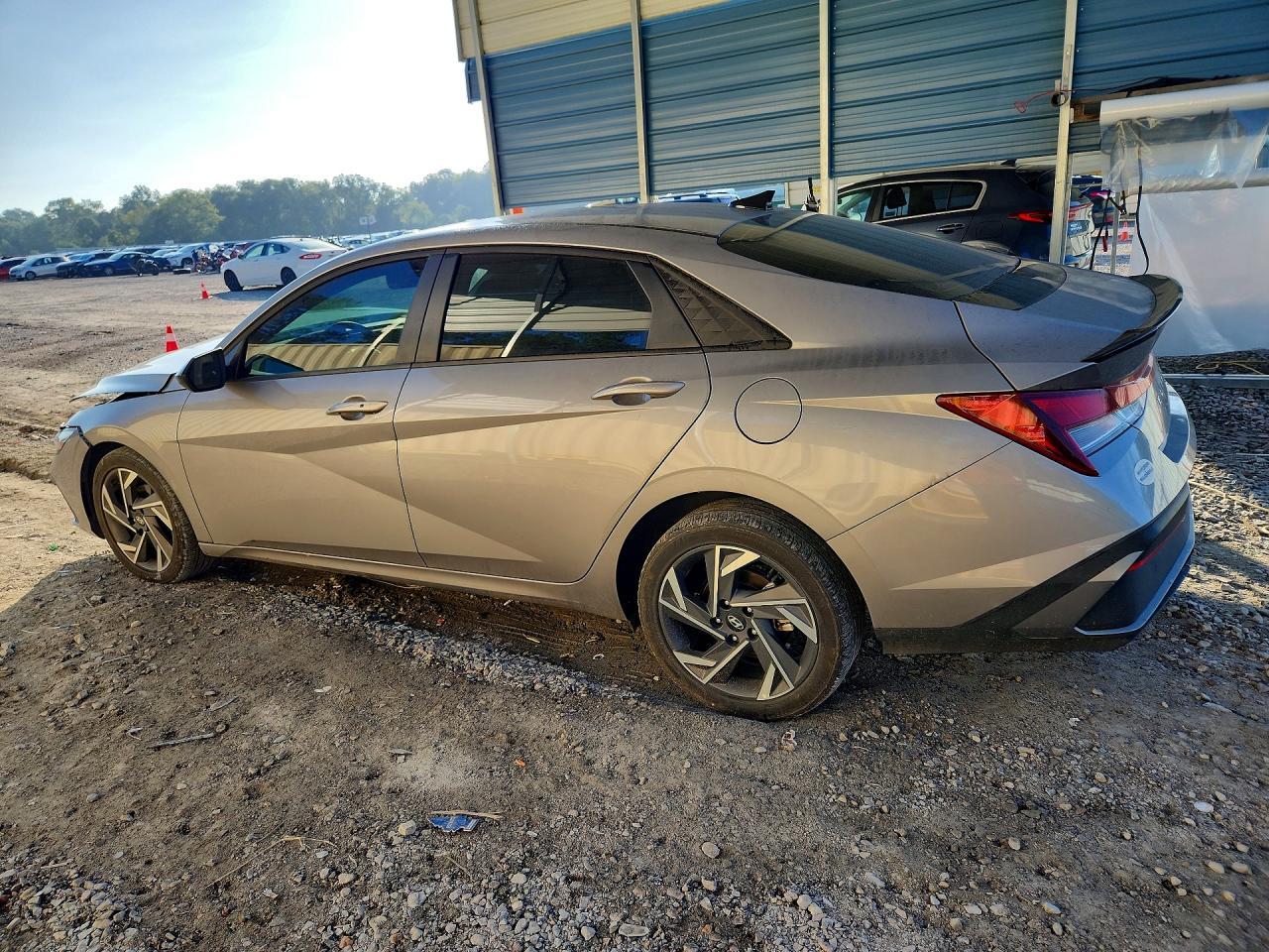 2025 Hyundai Elantra - zdjęcie 2