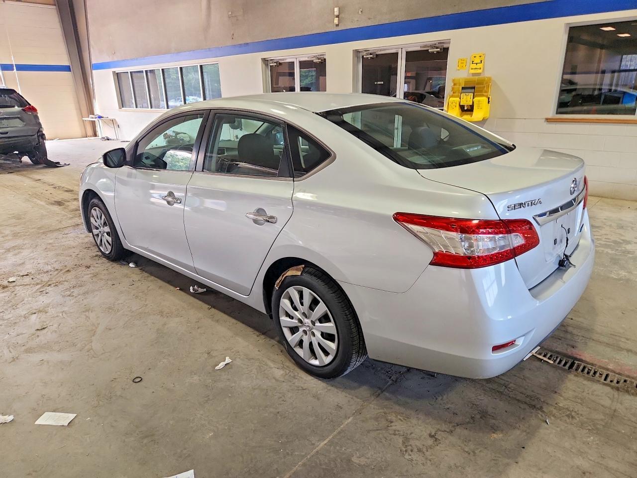 2013 Nissan Sentra S - zdjęcie 2