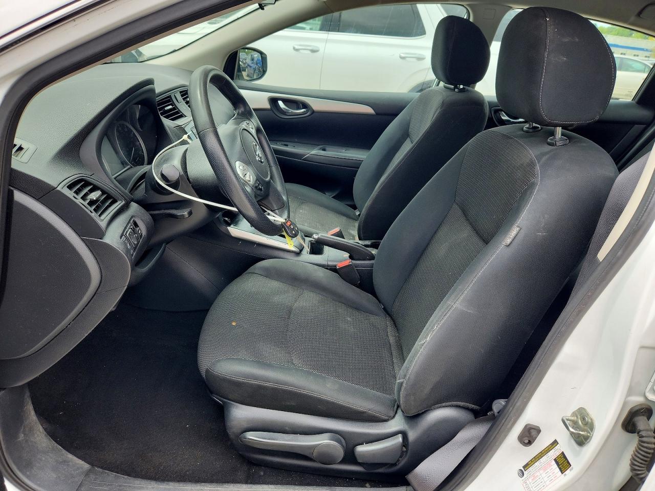 2019 Nissan Sentra S - zdjęcie 7
