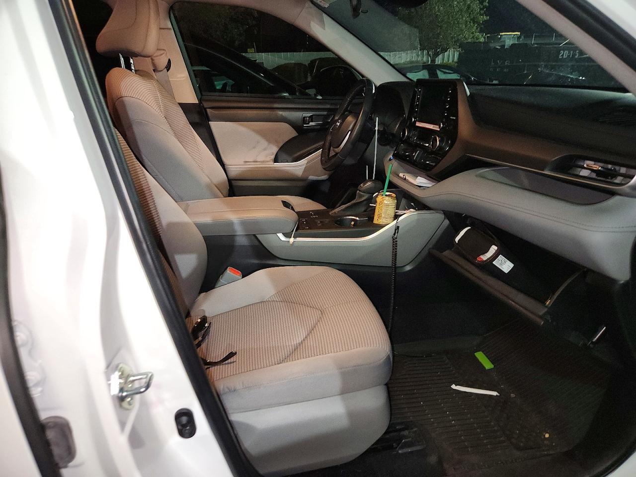 2022 Toyota Highlander Le - zdjęcie 13
