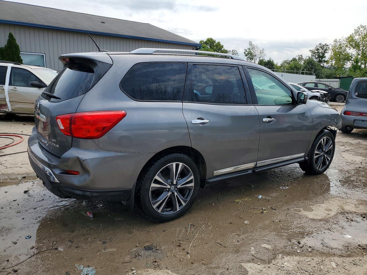 2018 Nissan Pathfinder S - zdjęcie 3