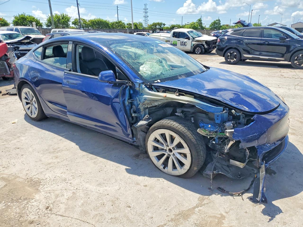 2022 Tesla Model 3 - zdjęcie 4