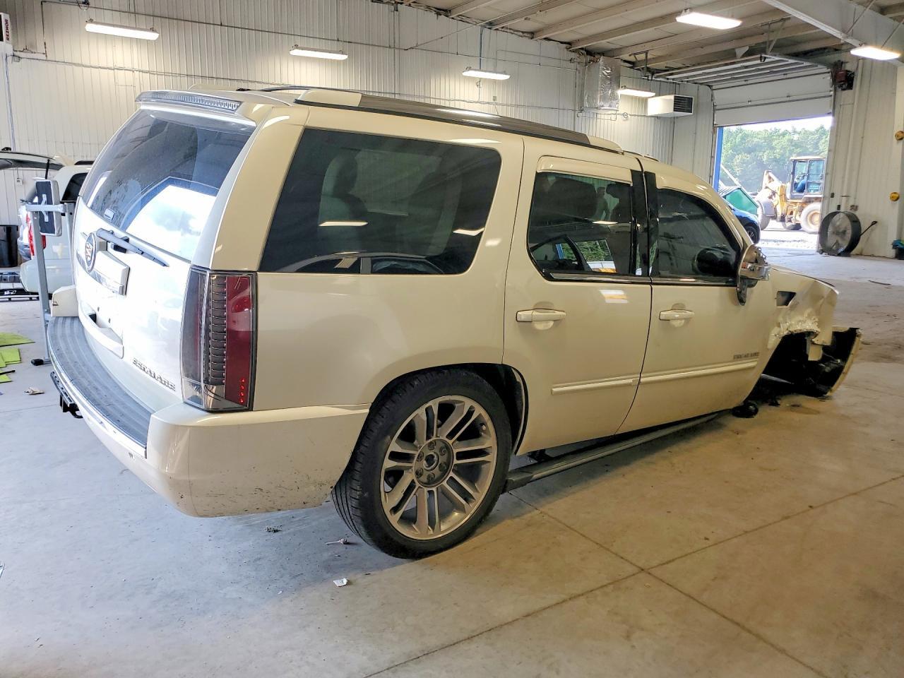 2014 Cadillac Escalade Premium - zdjęcie 3