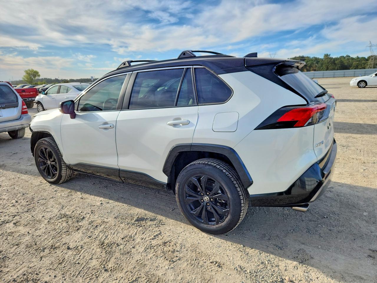 2022 Toyota Rav4 Xse - zdjęcie 2