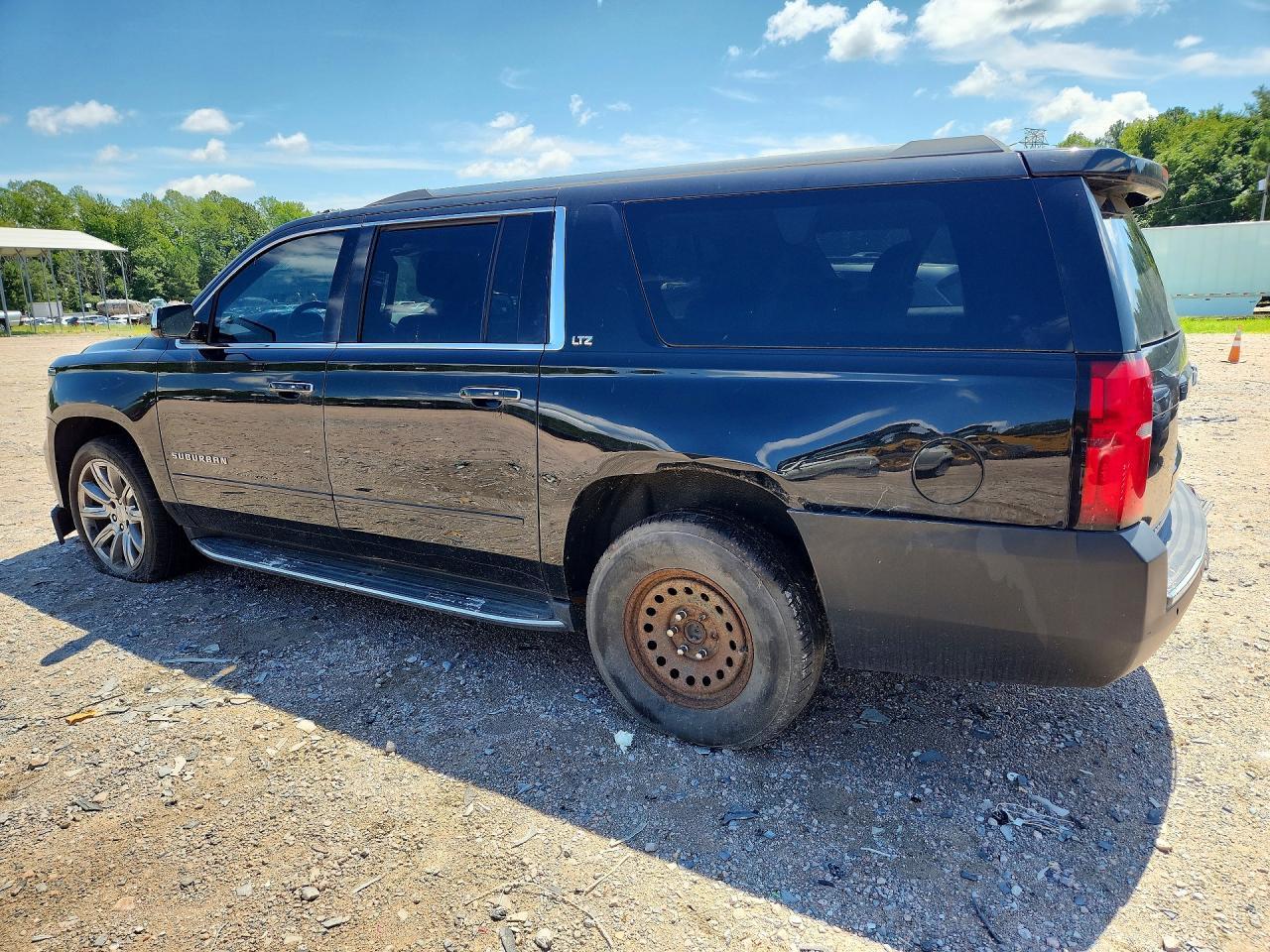 2015 Chevrolet Suburban K1500 Ltz - zdjęcie 2