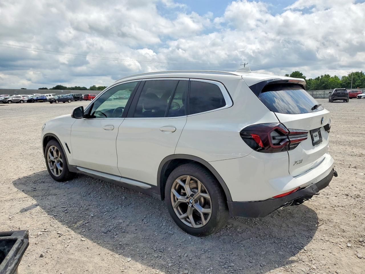 2022 BMW X3 xDrive30I - zdjęcie 2