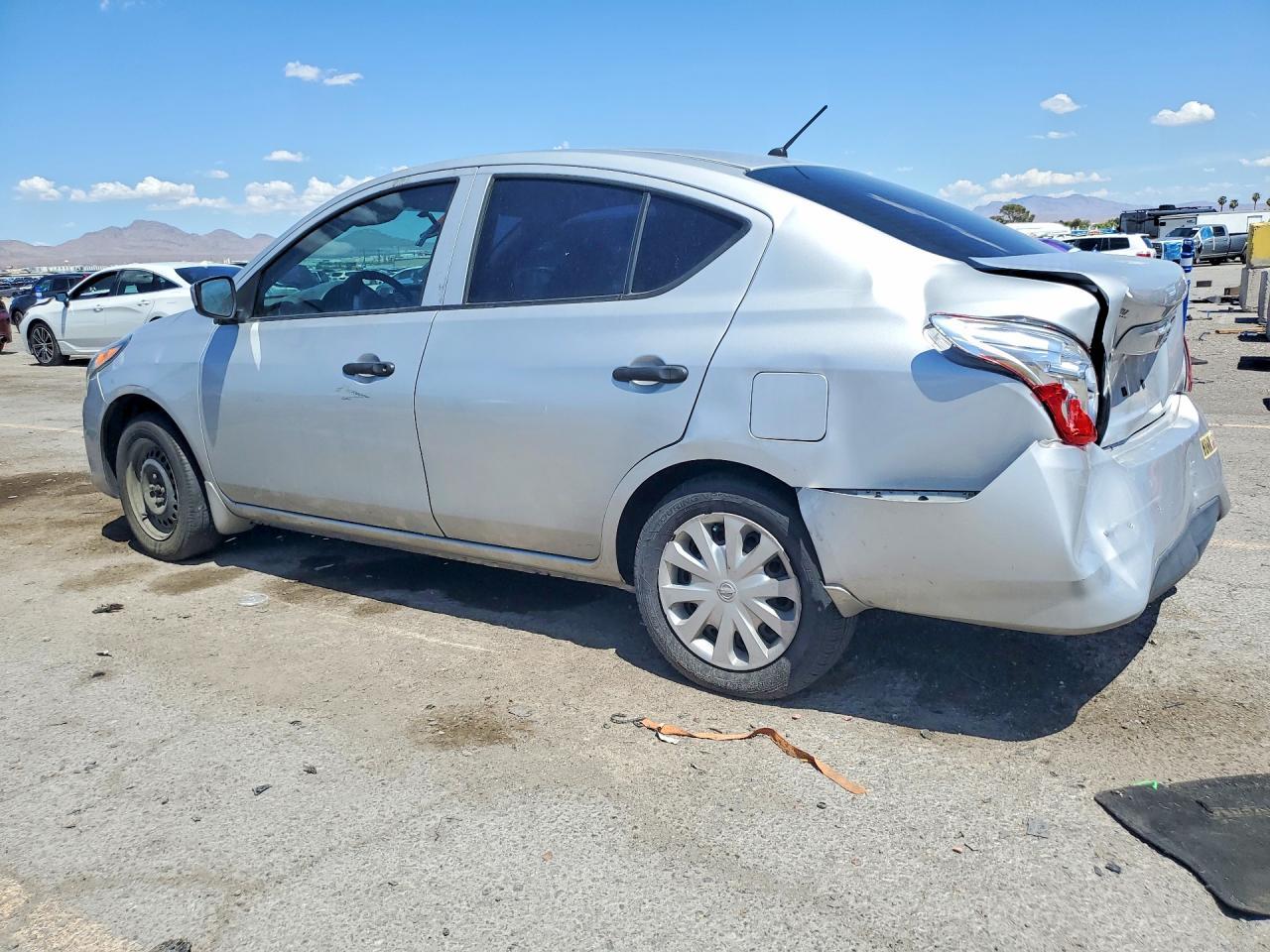 2017 Nissan Versa 1.6 S - zdjęcie 2