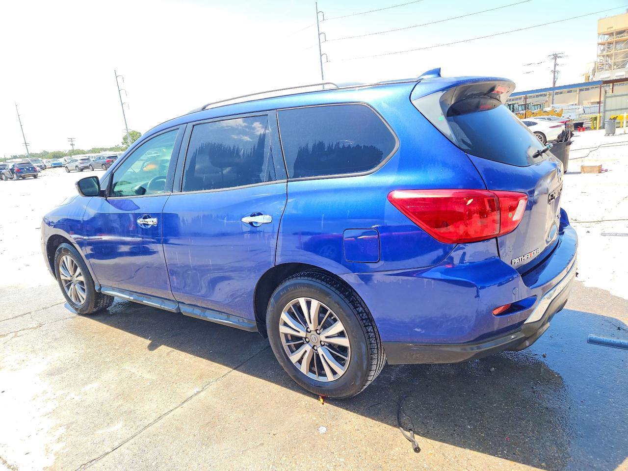 2019 Nissan Pathfinder Sv - zdjęcie 2