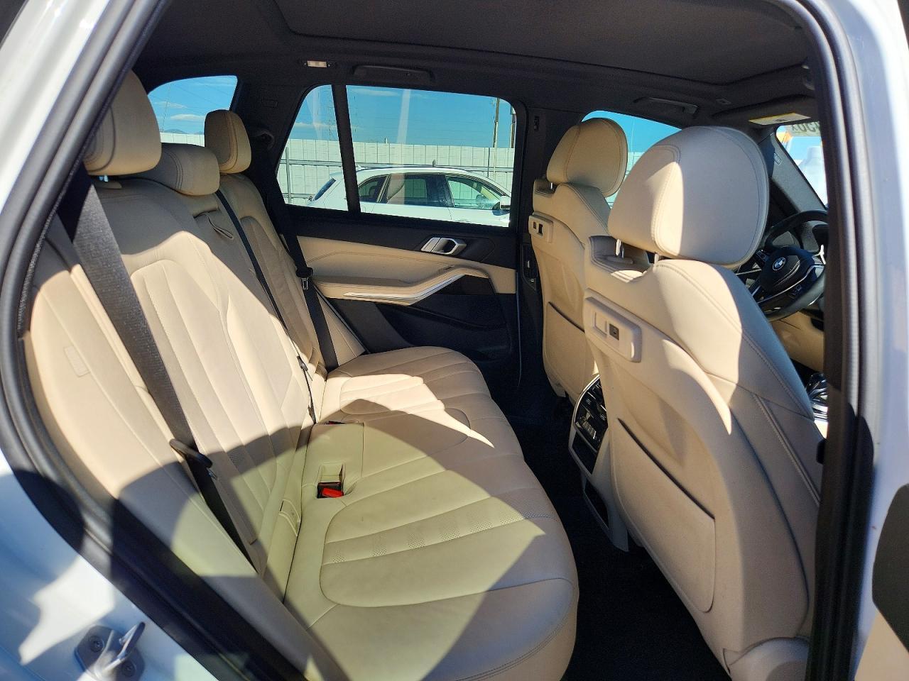 2021 BMW X5 xDrive45E - zdjęcie 11