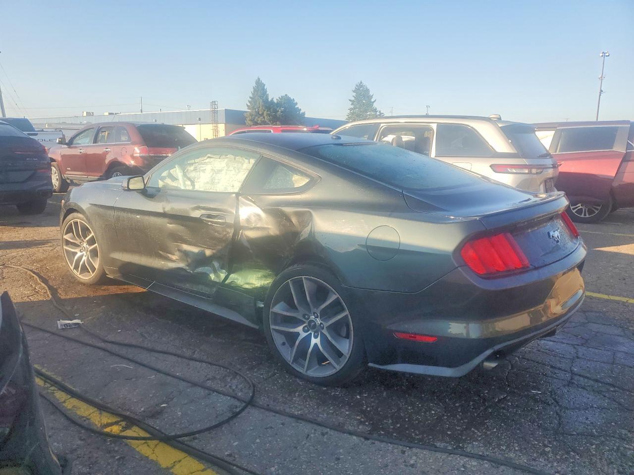 2015 Ford Mustang - zdjęcie 2