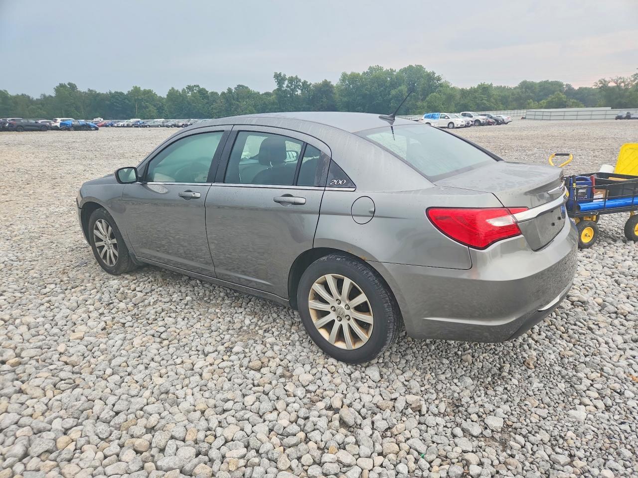 2013 Chrysler 200 Touring - zdjęcie 2
