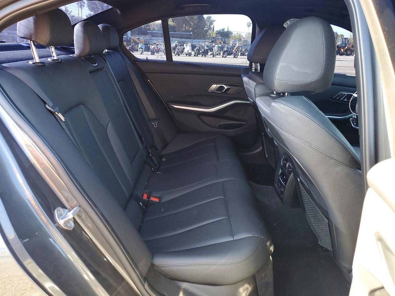 2019 BMW Seria 3 330i - zdjęcie 10