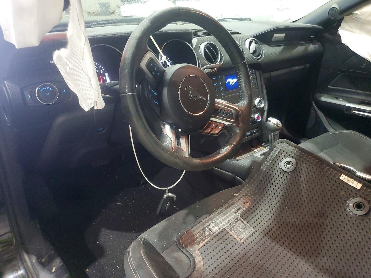 2019 Ford Mustang - zdjęcie 8