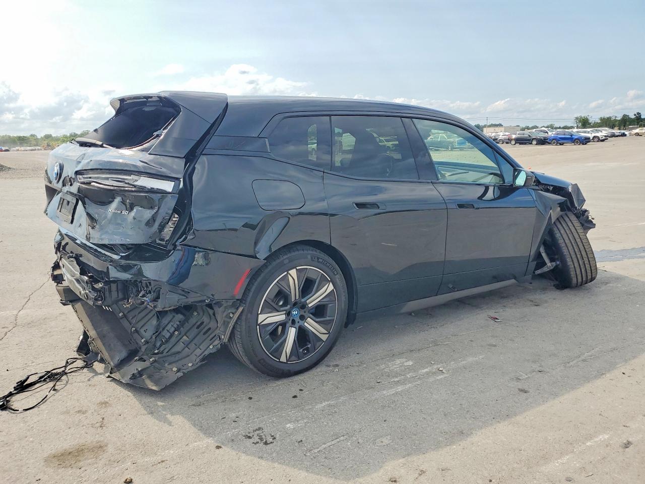 2024 BMW Ix xDrive50 - zdjęcie 3