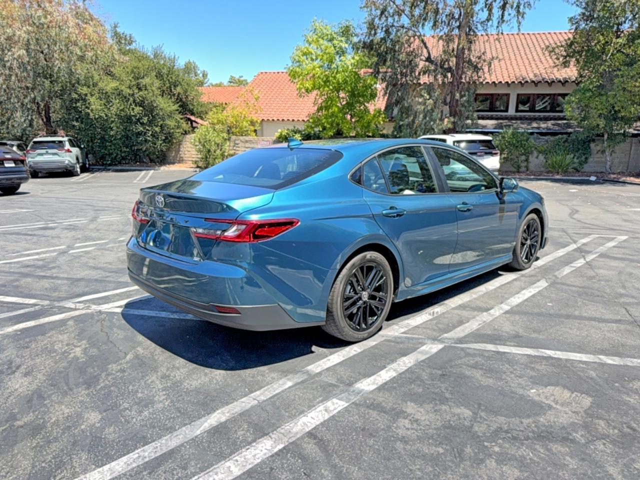 2026 Toyota Camry Se - zdjęcie 4