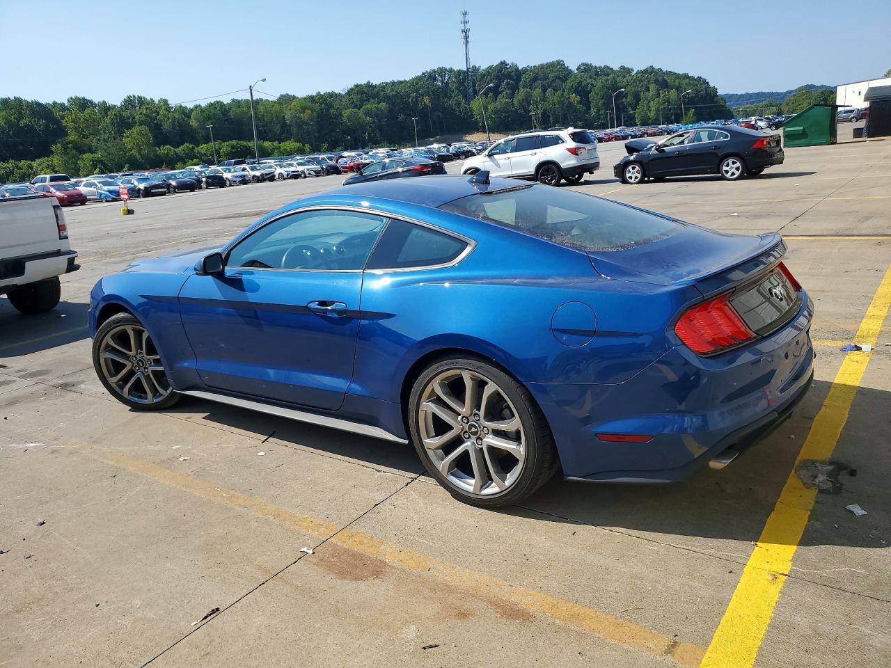 2022 Ford Mustang - zdjęcie 2
