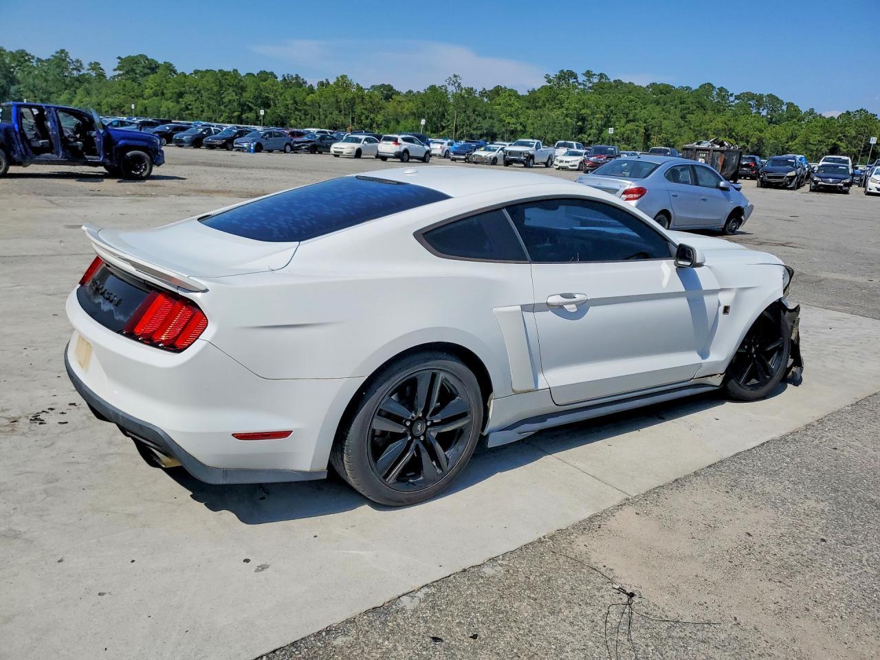 2015 Ford Mustang - zdjęcie 3