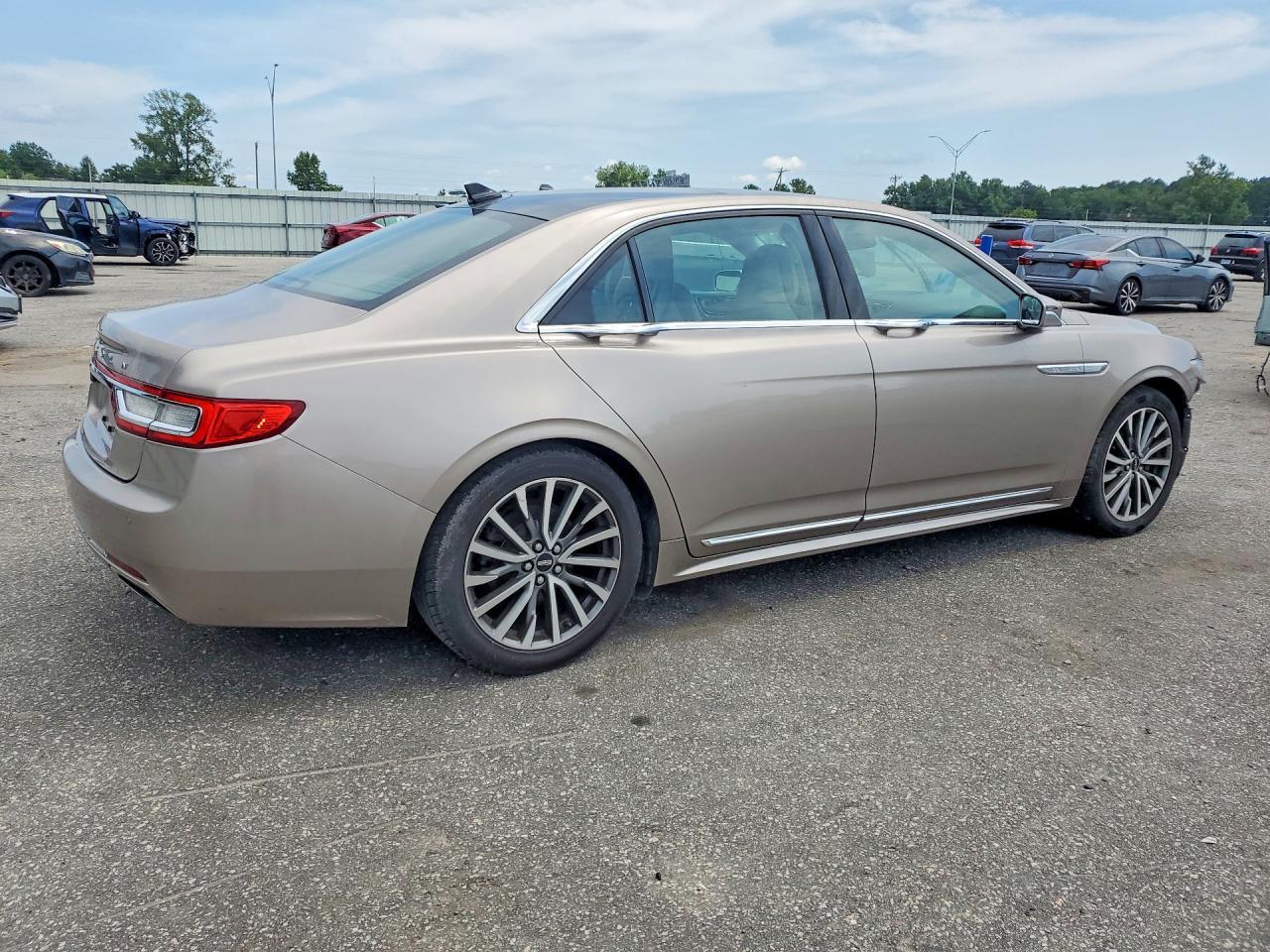 2018 Lincoln Continental Select - zdjęcie 3