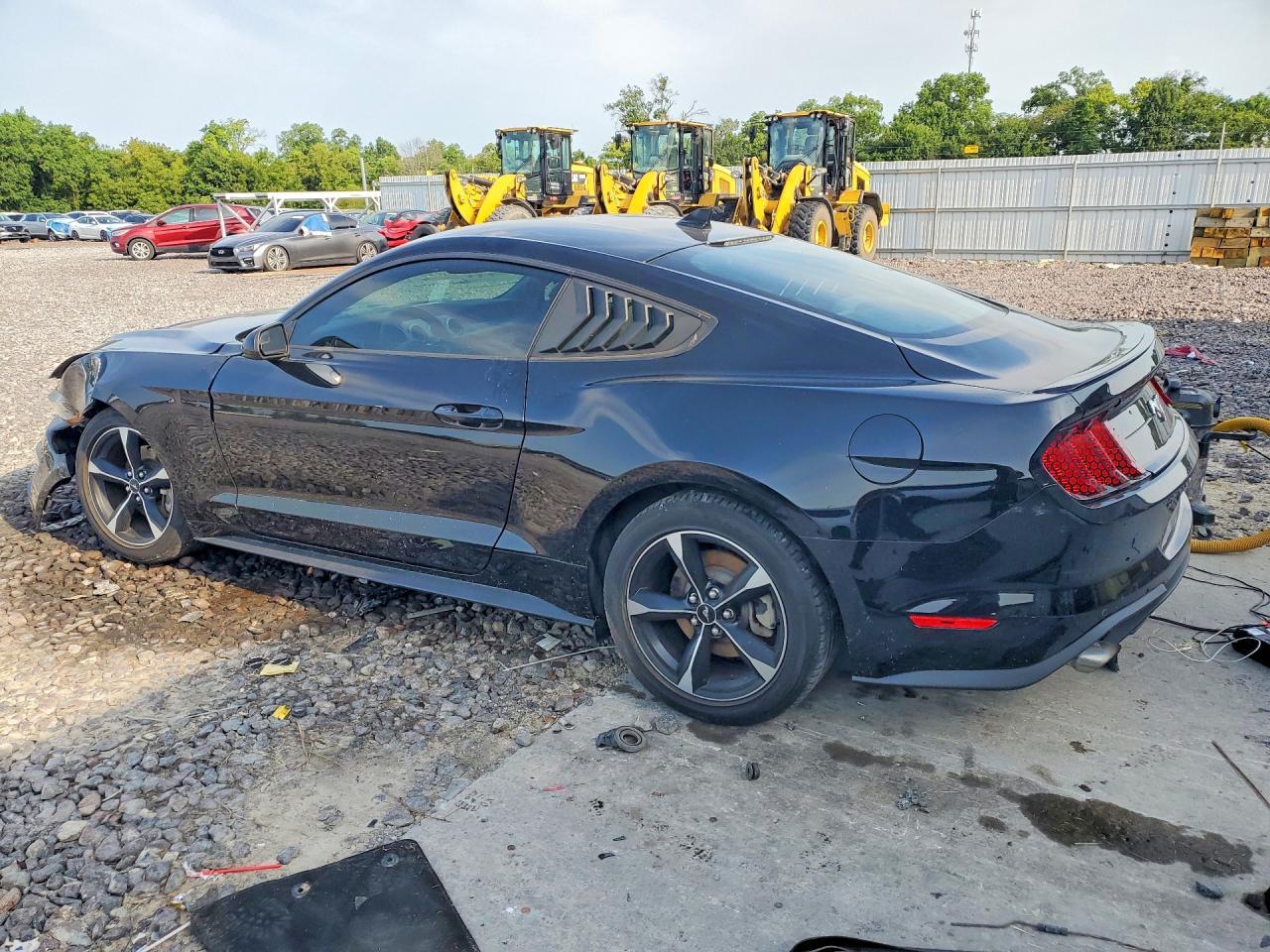 2020 Ford Mustang - zdjęcie 2