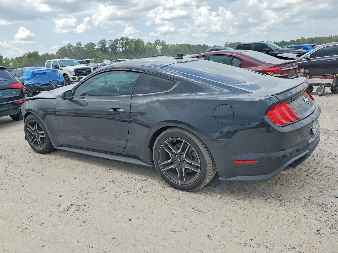 2021 Ford Mustang - zdjęcie 2