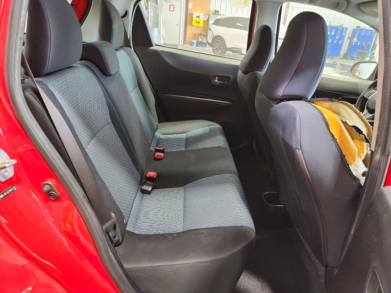 2013 Toyota Yaris 5-Door Se - zdjęcie 10