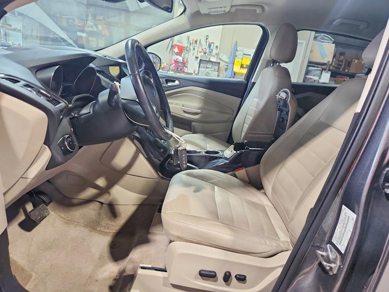 2014 Ford Escape Titanium - zdjęcie 7