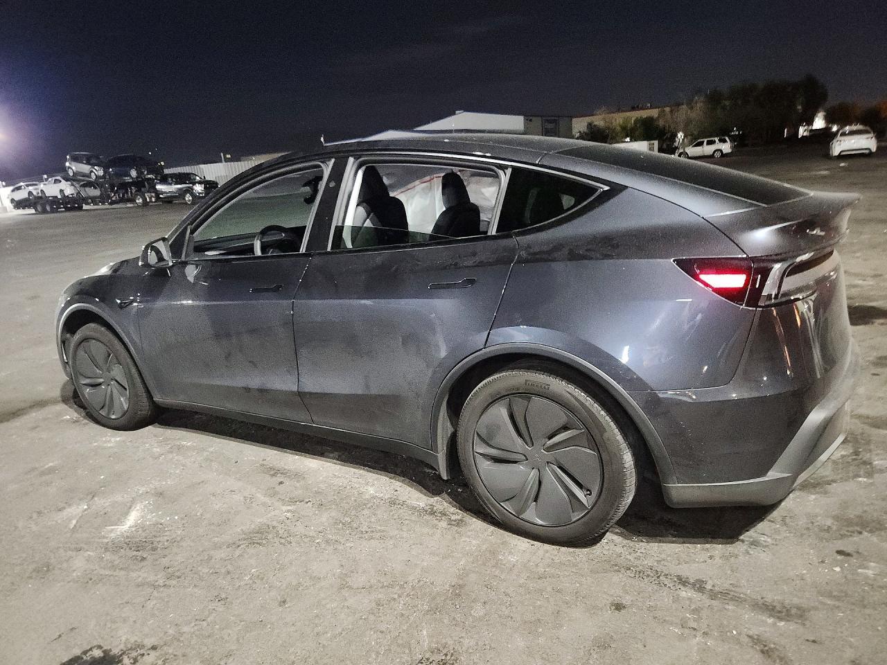 2026 Tesla Model Y - zdjęcie 2