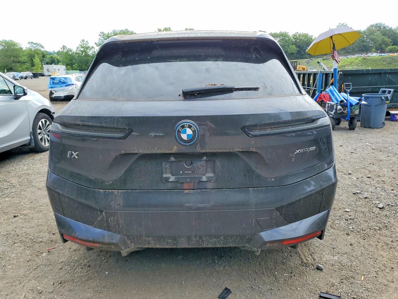 2025 BMW Ix xDrive50 - zdjęcie 6