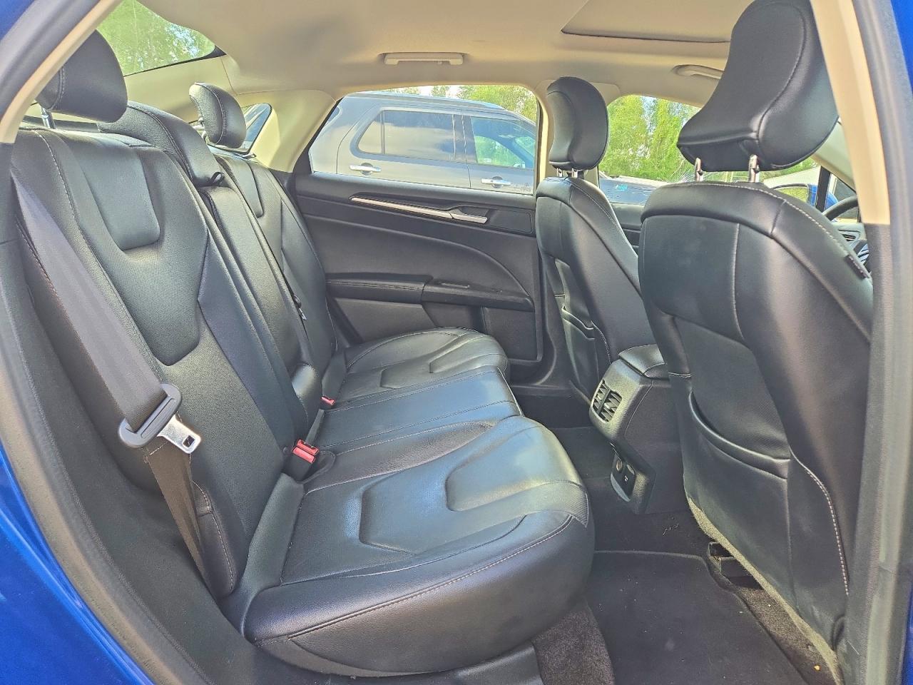 2017 Ford Fusion Titanium - zdjęcie 10