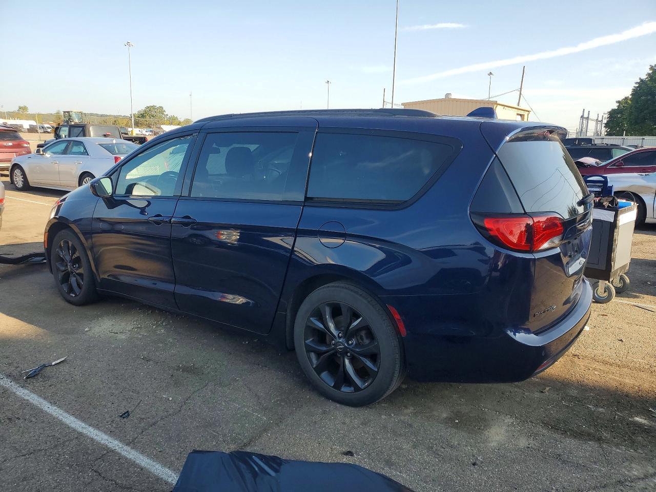 2018 Chrysler Pacifica Touring L - zdjęcie 2