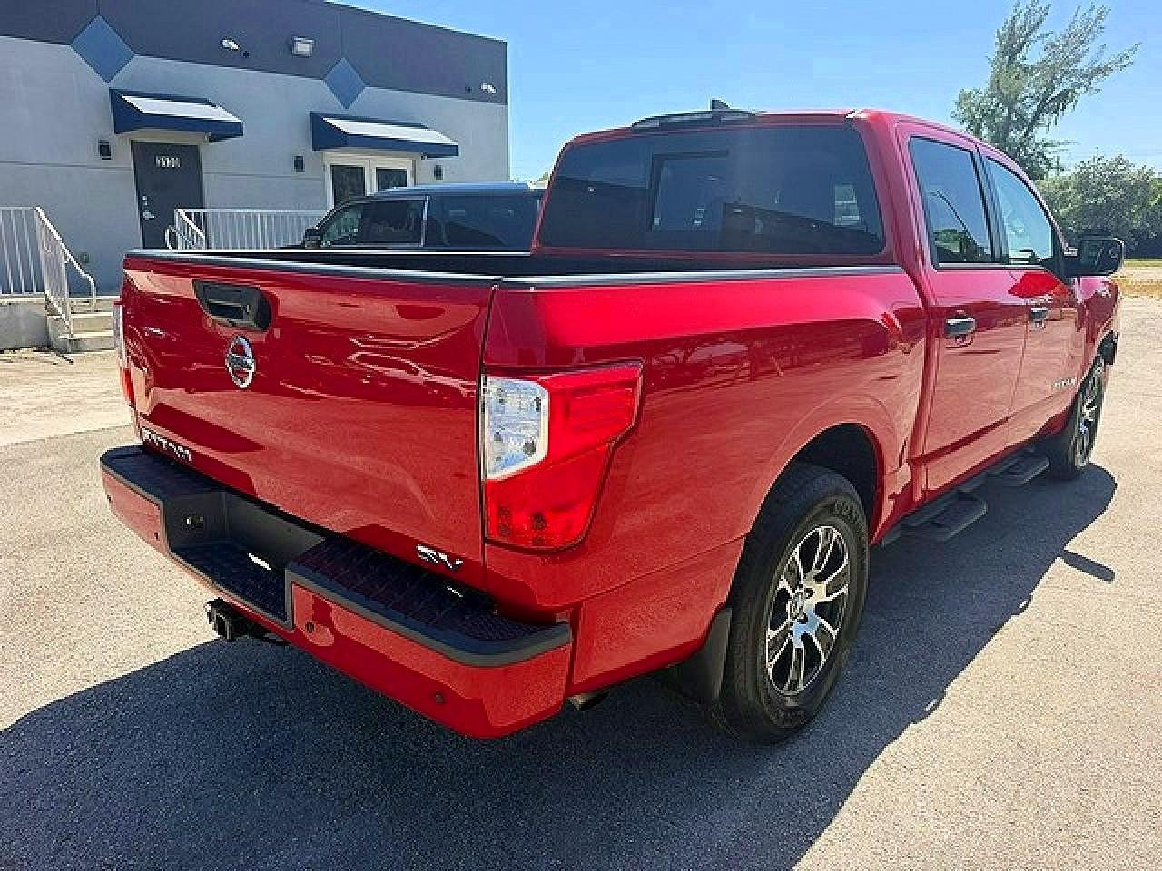 2022 Nissan Titan Sv - zdjęcie 3