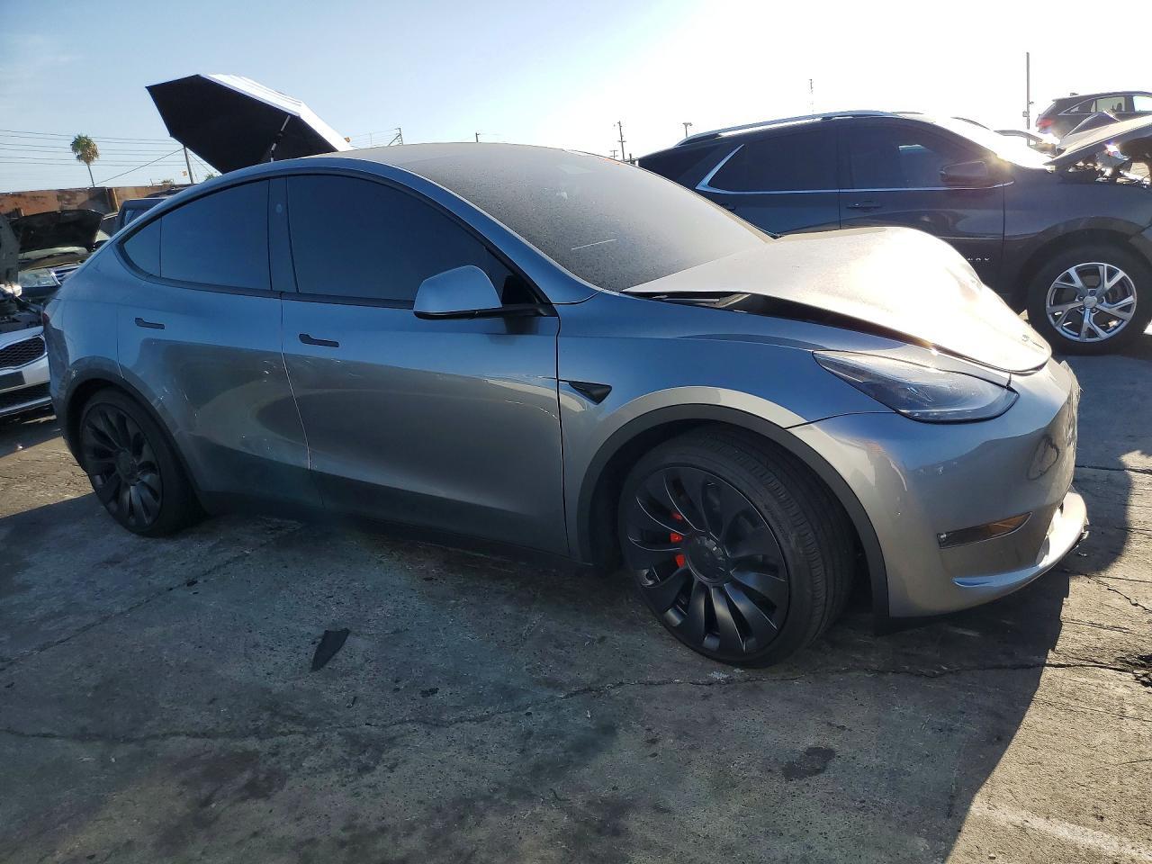 2025 Tesla Model Y - zdjęcie 4