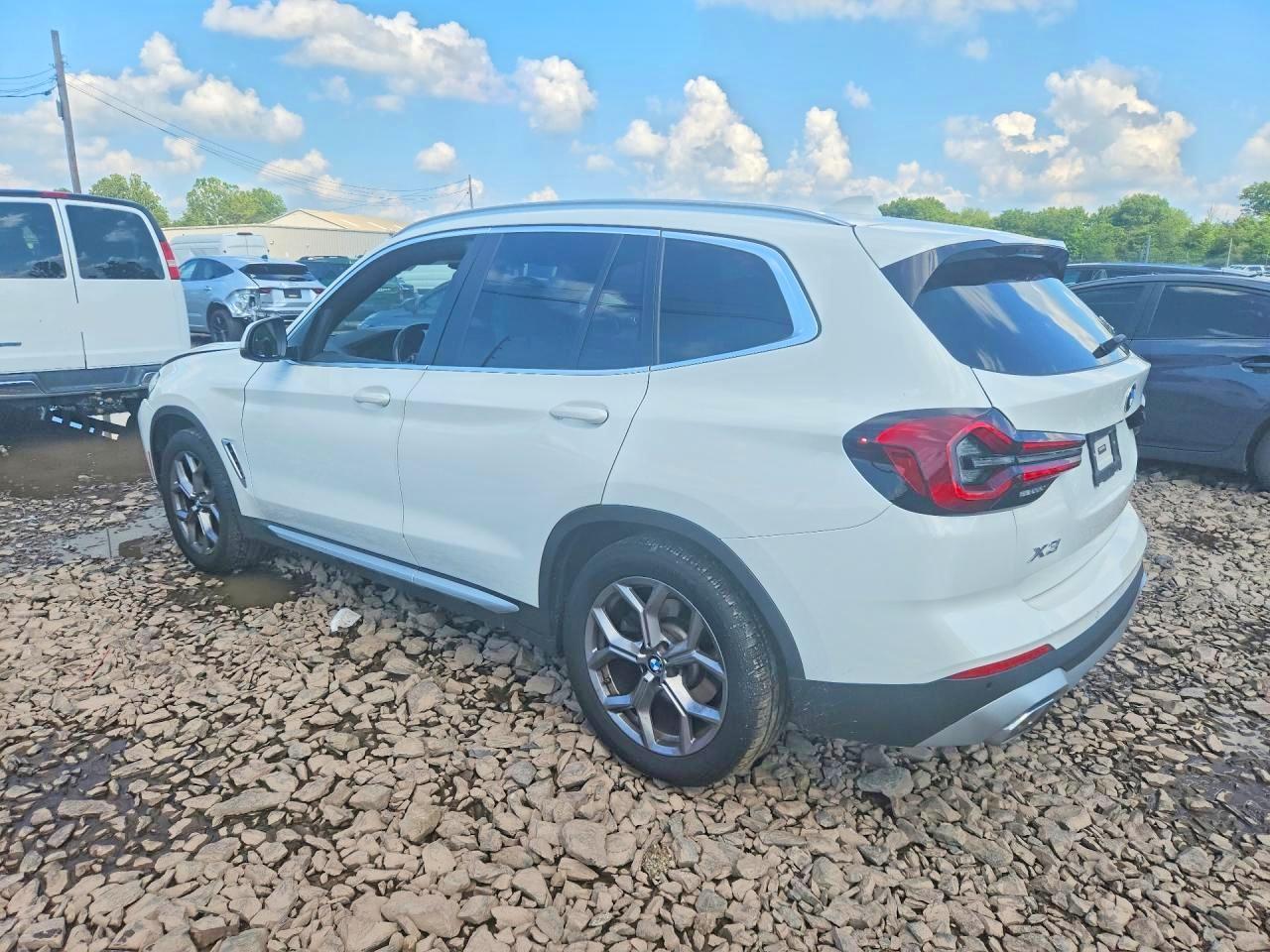 2022 BMW X3 xDrive30I - zdjęcie 2