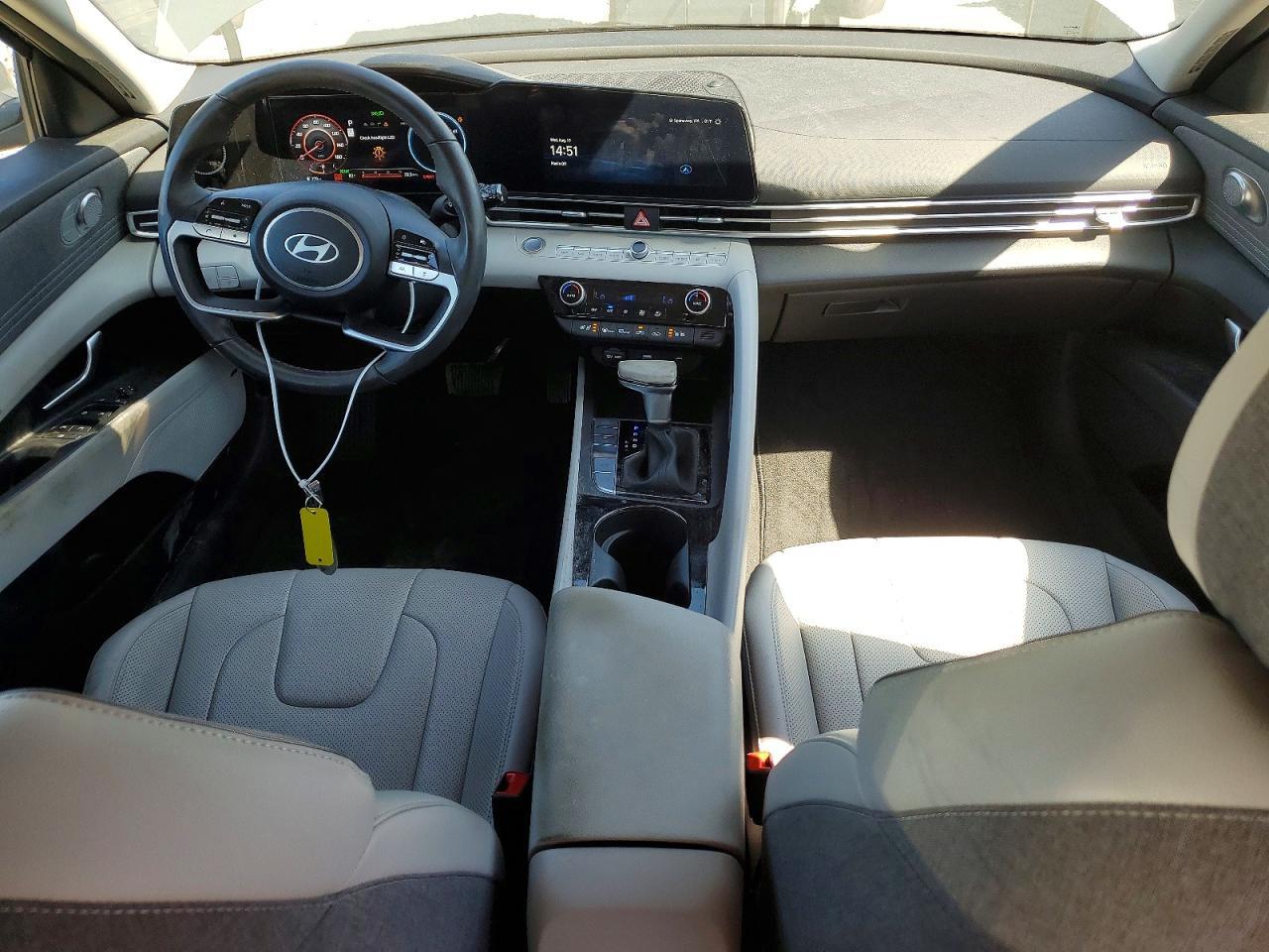 2024 Hyundai Elantra Limited - zdjęcie 8