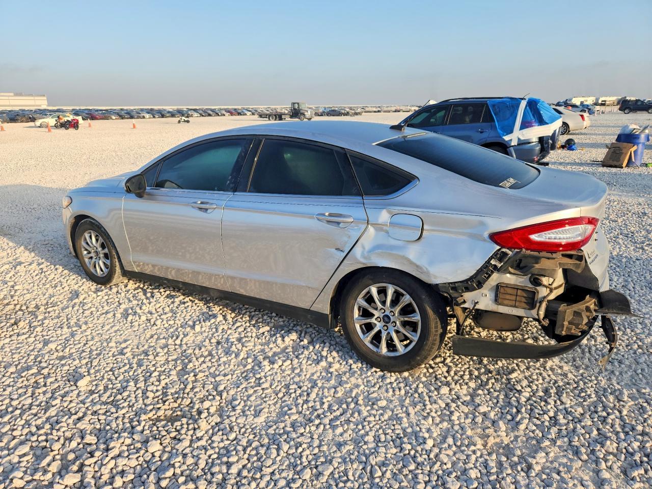 2015 Ford Fusion S - zdjęcie 2