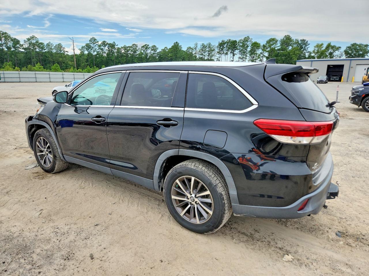 2019 Toyota Highlander Xle - zdjęcie 2