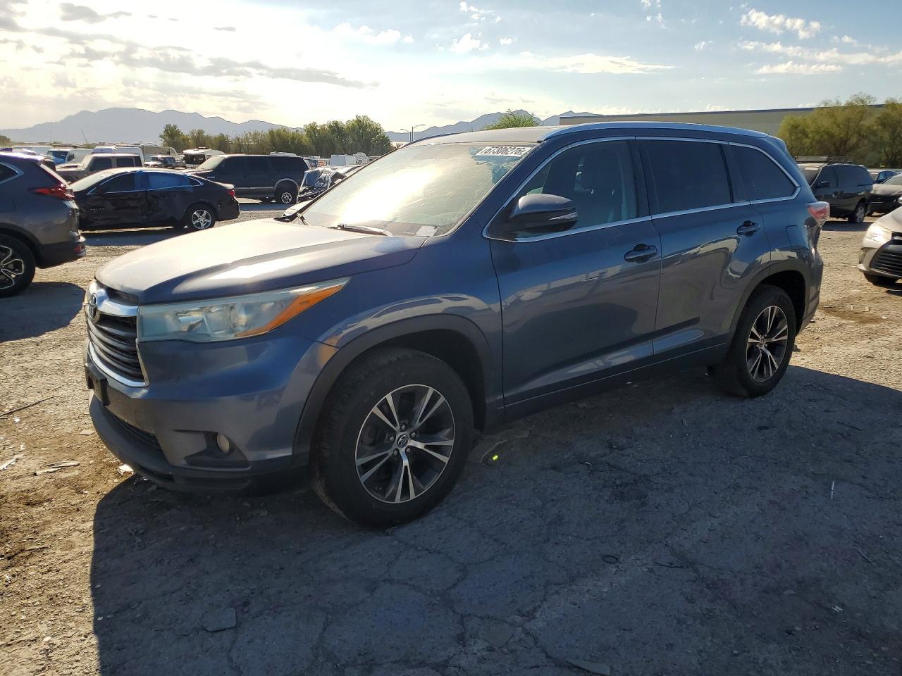 2016 Toyota Highlander Xle - zdjęcie główne