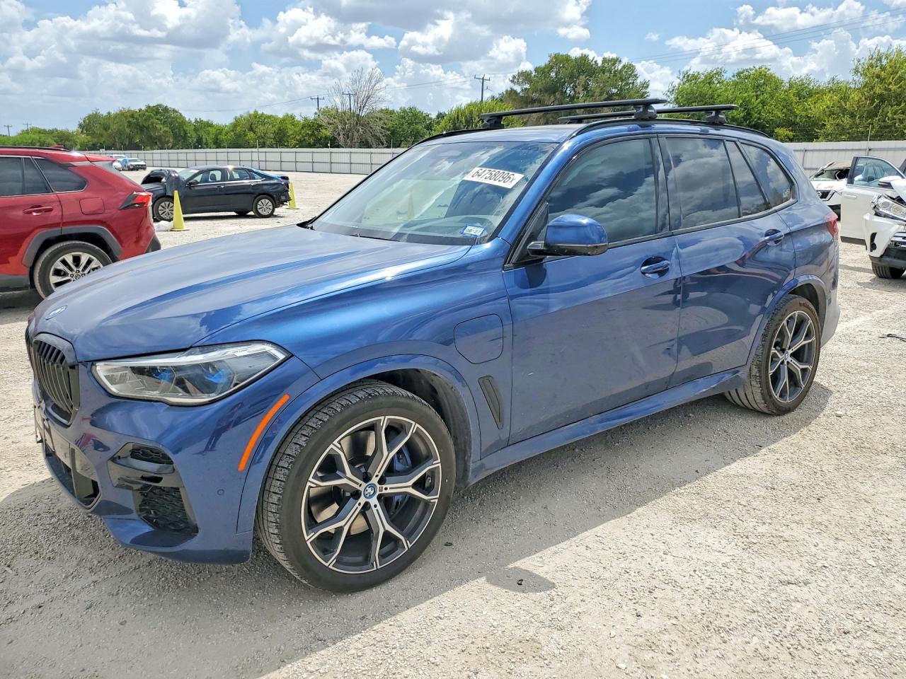 2023 BMW X5 xDrive45E - zdjęcie główne