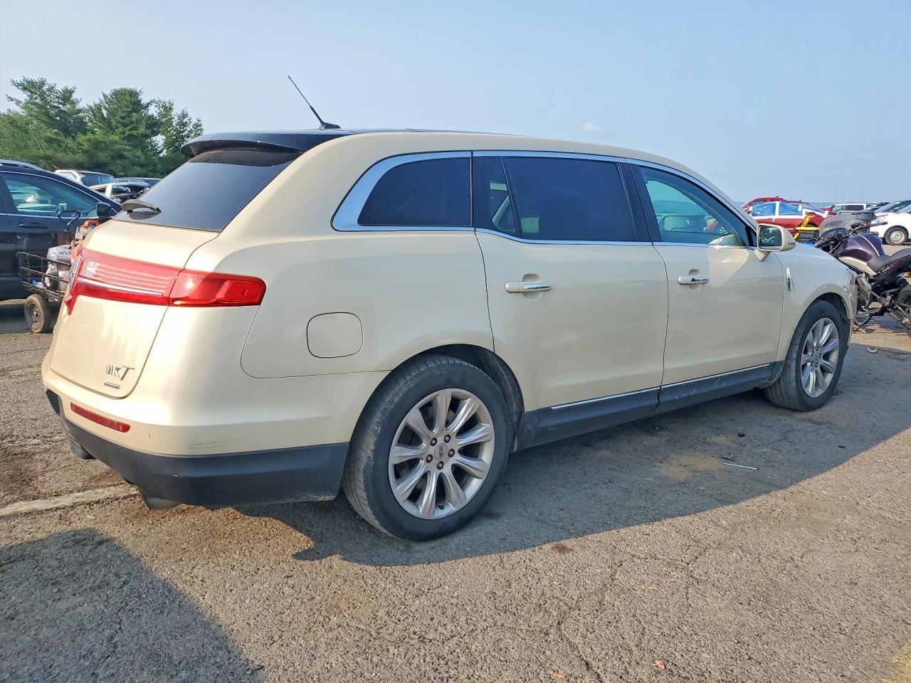 2016 Lincoln Mkt - zdjęcie 3