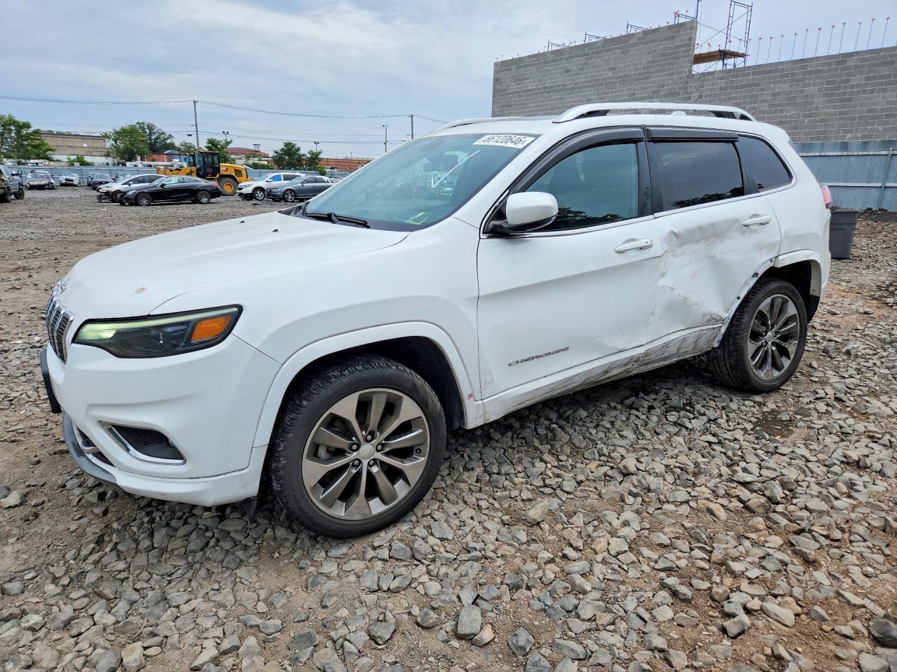 2019 Jeep Cherokee Overland - zdjęcie główne